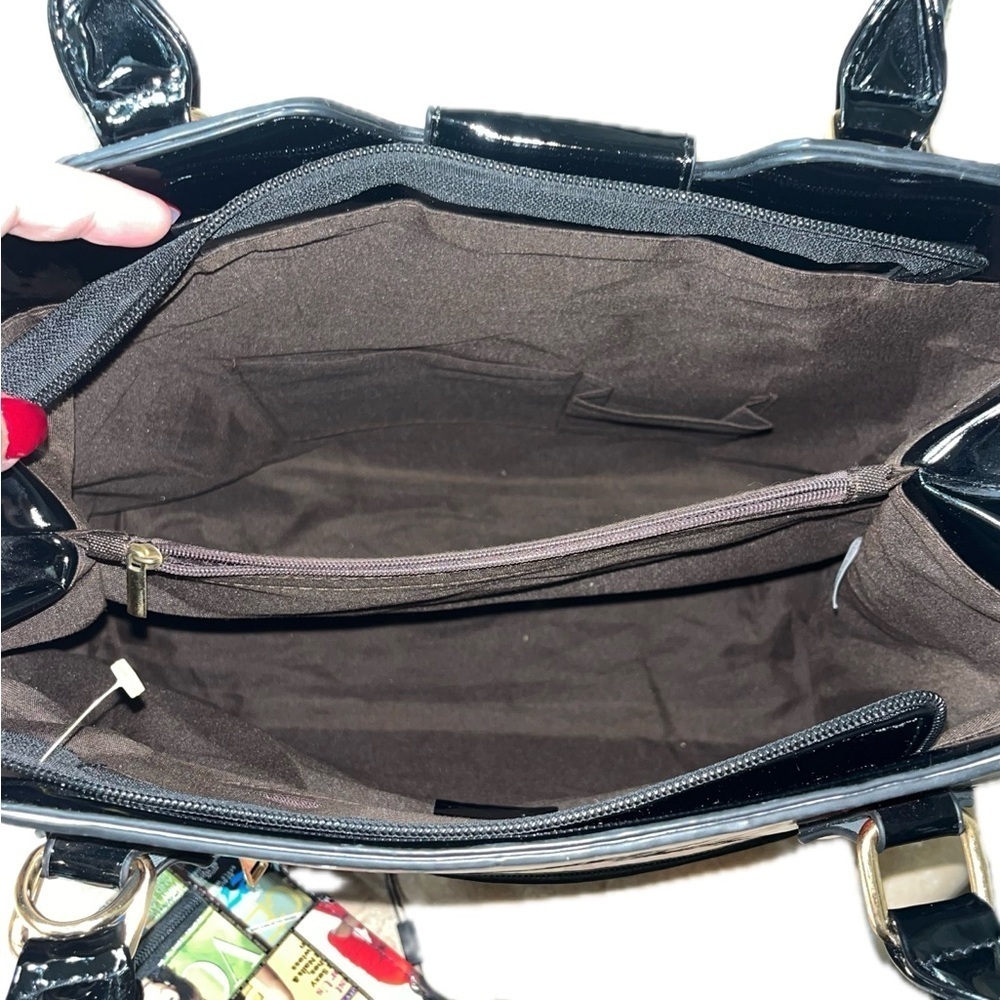 Michelle & Barrack Obama Magazine Studded Patent Leather Tote w/ Matching Wallet - Picture 8 of 10